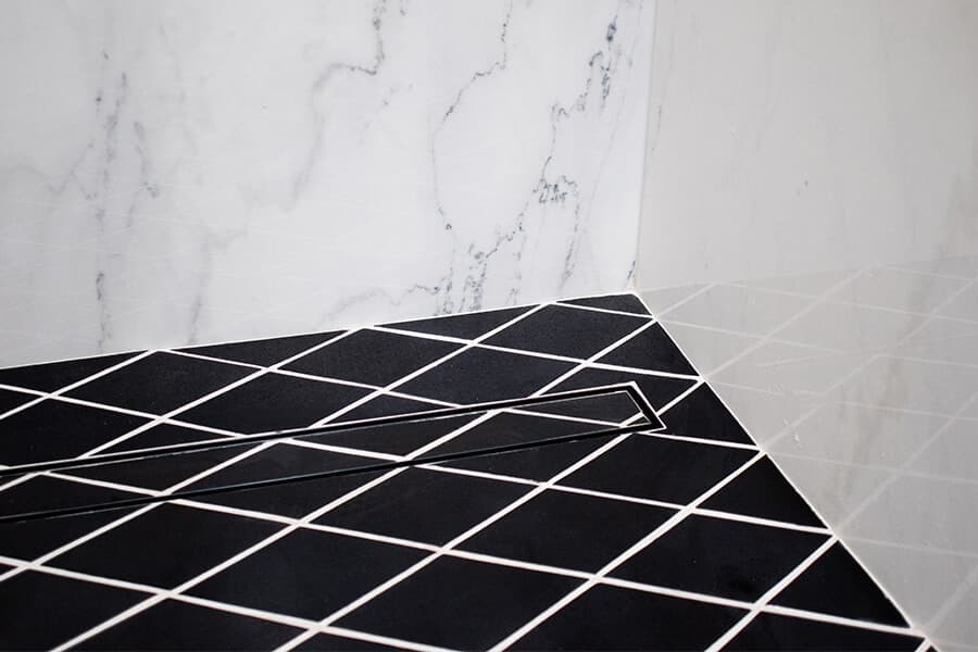 bold bathroom tiles
