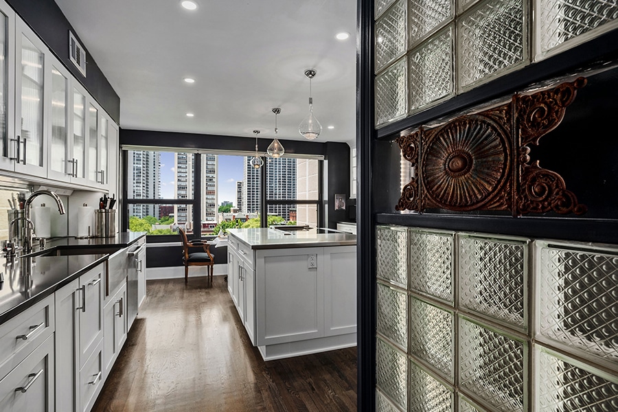Dinner for Two in Gold Coast High Rise, photo 1