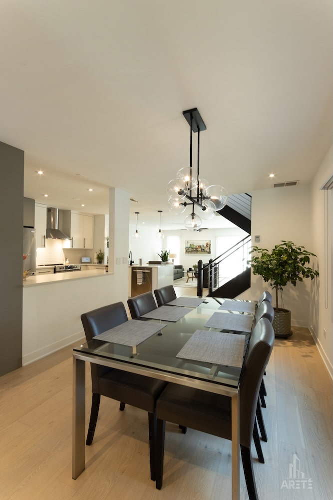 Tasteful Townhome Design in Lakeview, photo 12