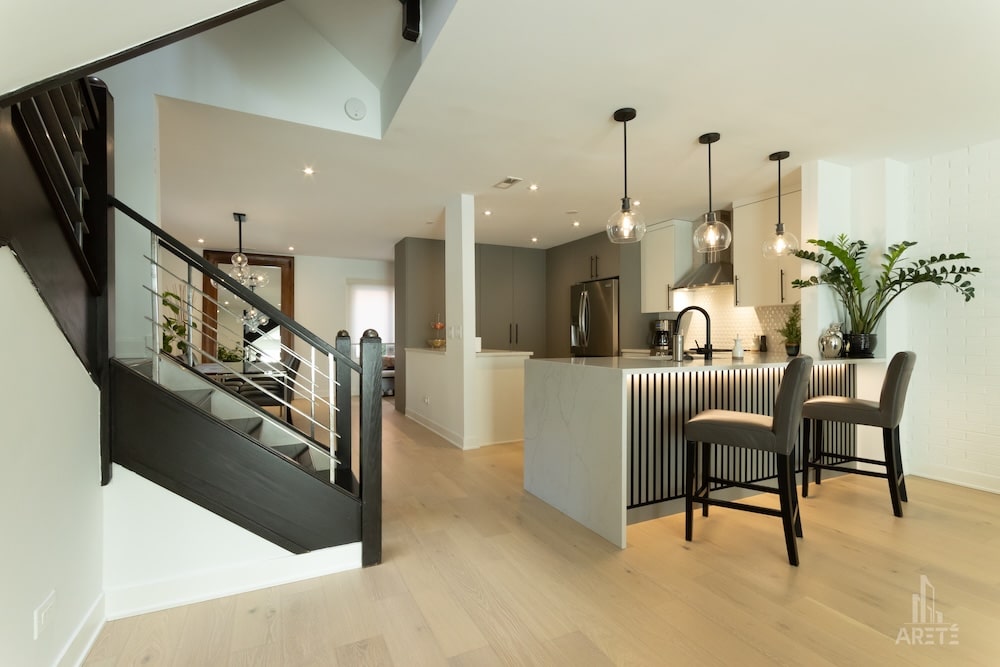 Tasteful Townhome Design in Lakeview, photo 17