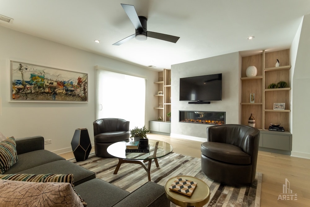Tasteful Townhome Design in Lakeview, photo 18