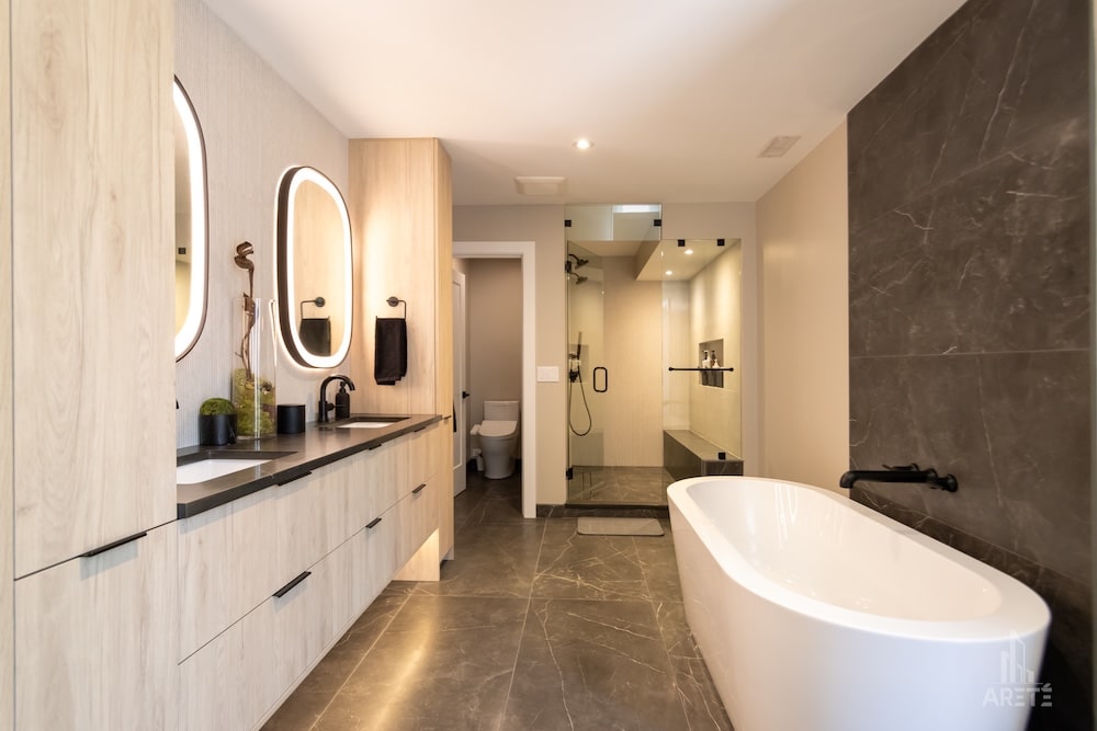 Tasteful Townhome Design in Lakeview, photo 2