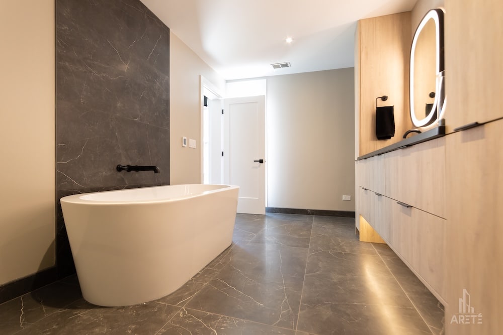 Tasteful Townhome Design in Lakeview, photo 3