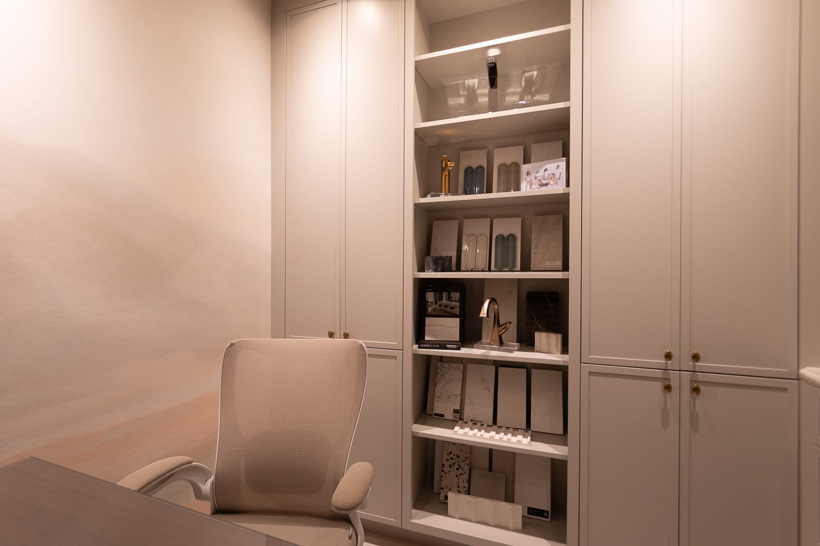 Harbor Showroom, photo 8
