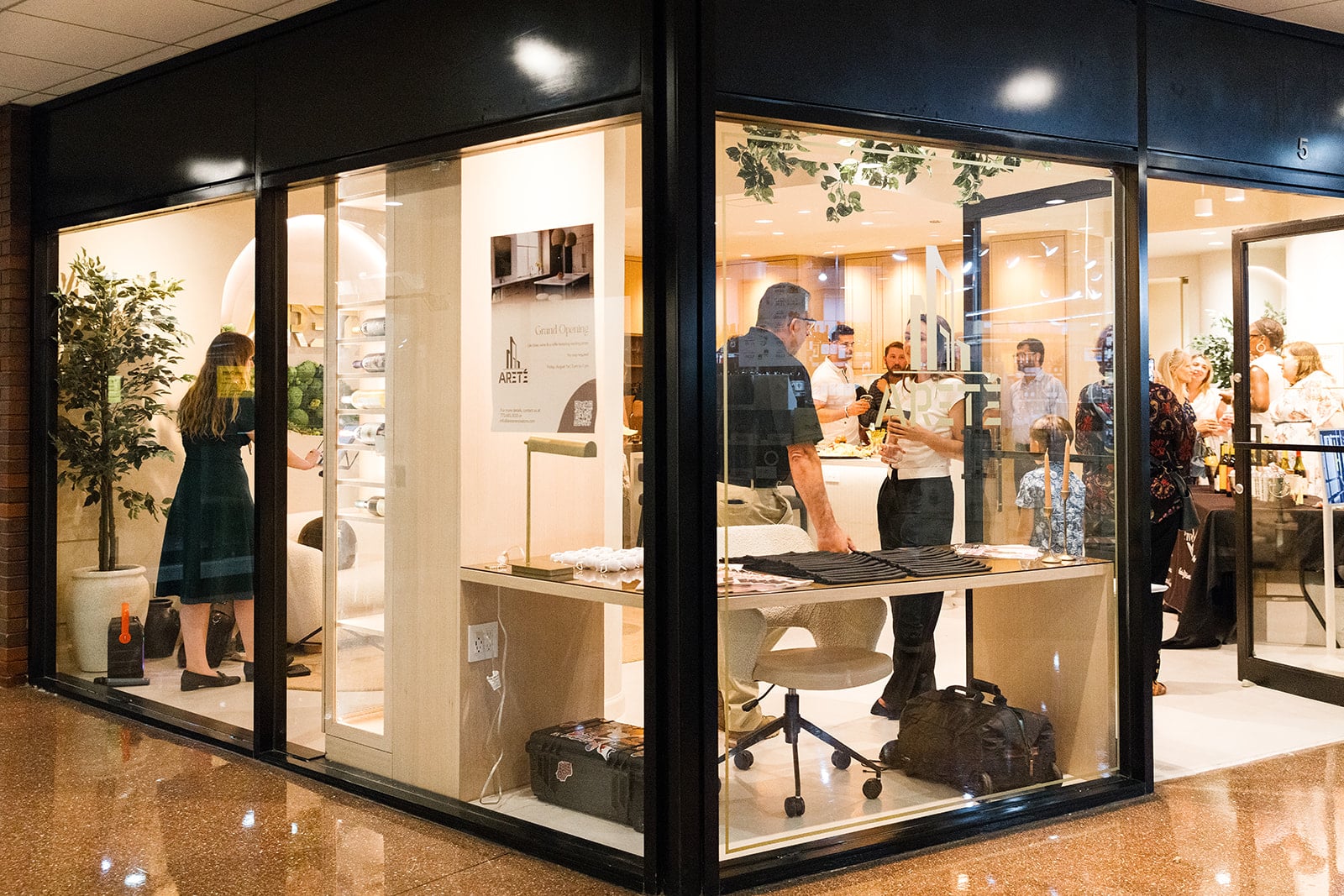Harbor Showroom, photo 14